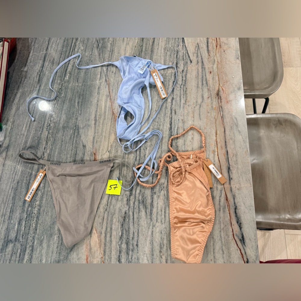 NWT SKIMS 3 piece 3X Panties Bundle. See photos for details. LOT 57
